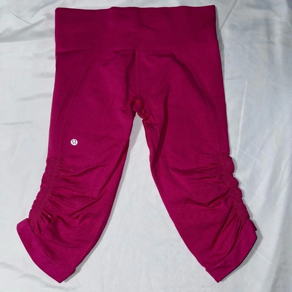 Lululemon Ebb to Street Cropped Leggings Barbie Pink (8) - Picture 7 of 9